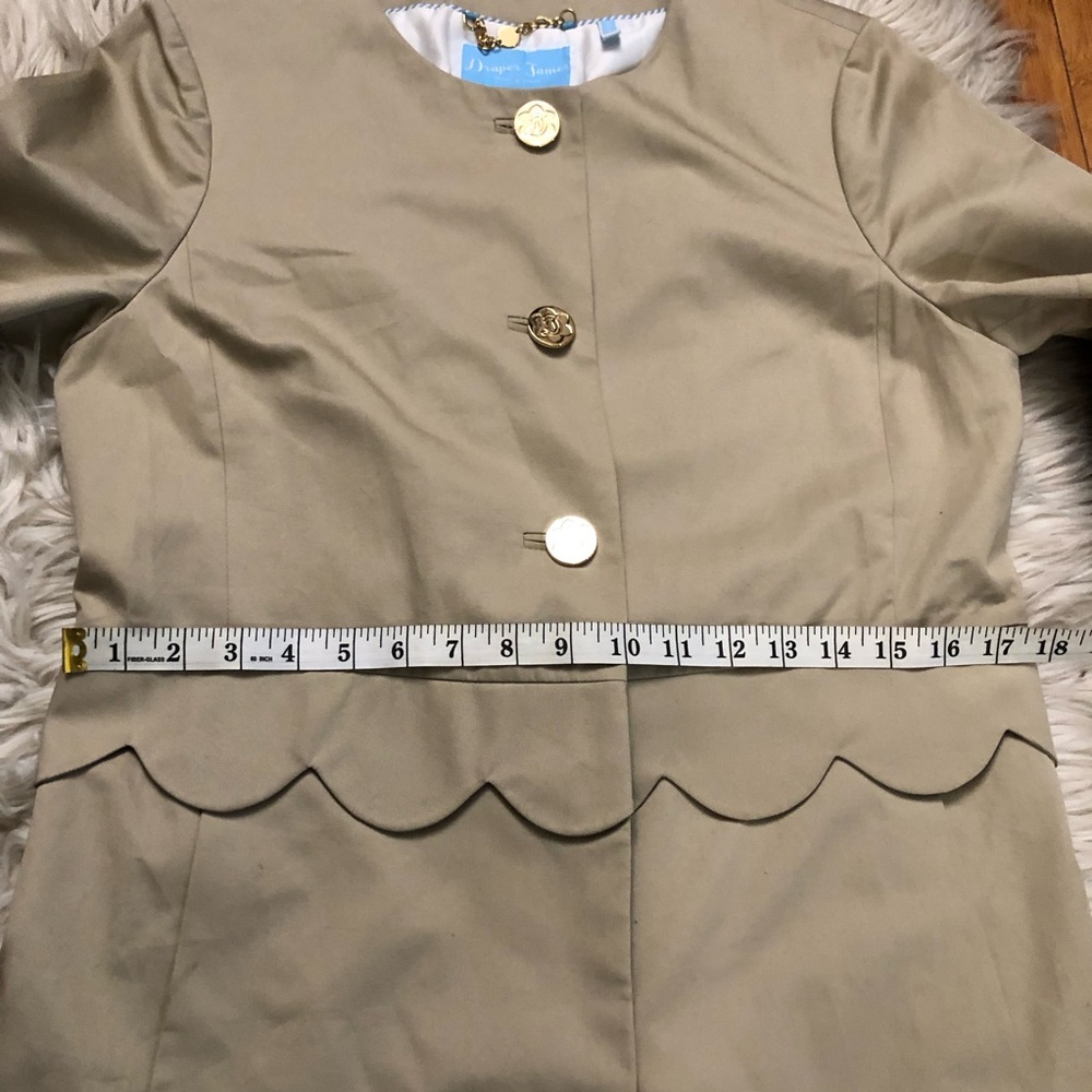 Draper James Scalloped Waist Gold Button Neutral Crew Neck Beige Trench Coat 10 - Picture 12 of 13